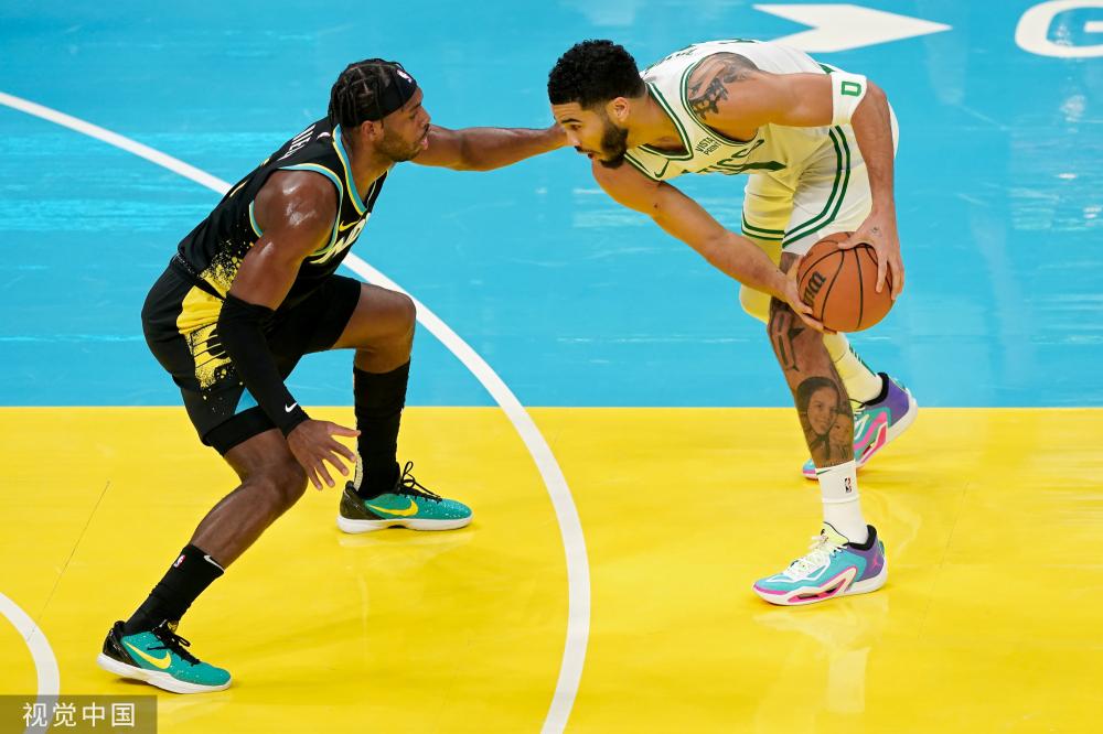 的表现却稍 的表现却稍